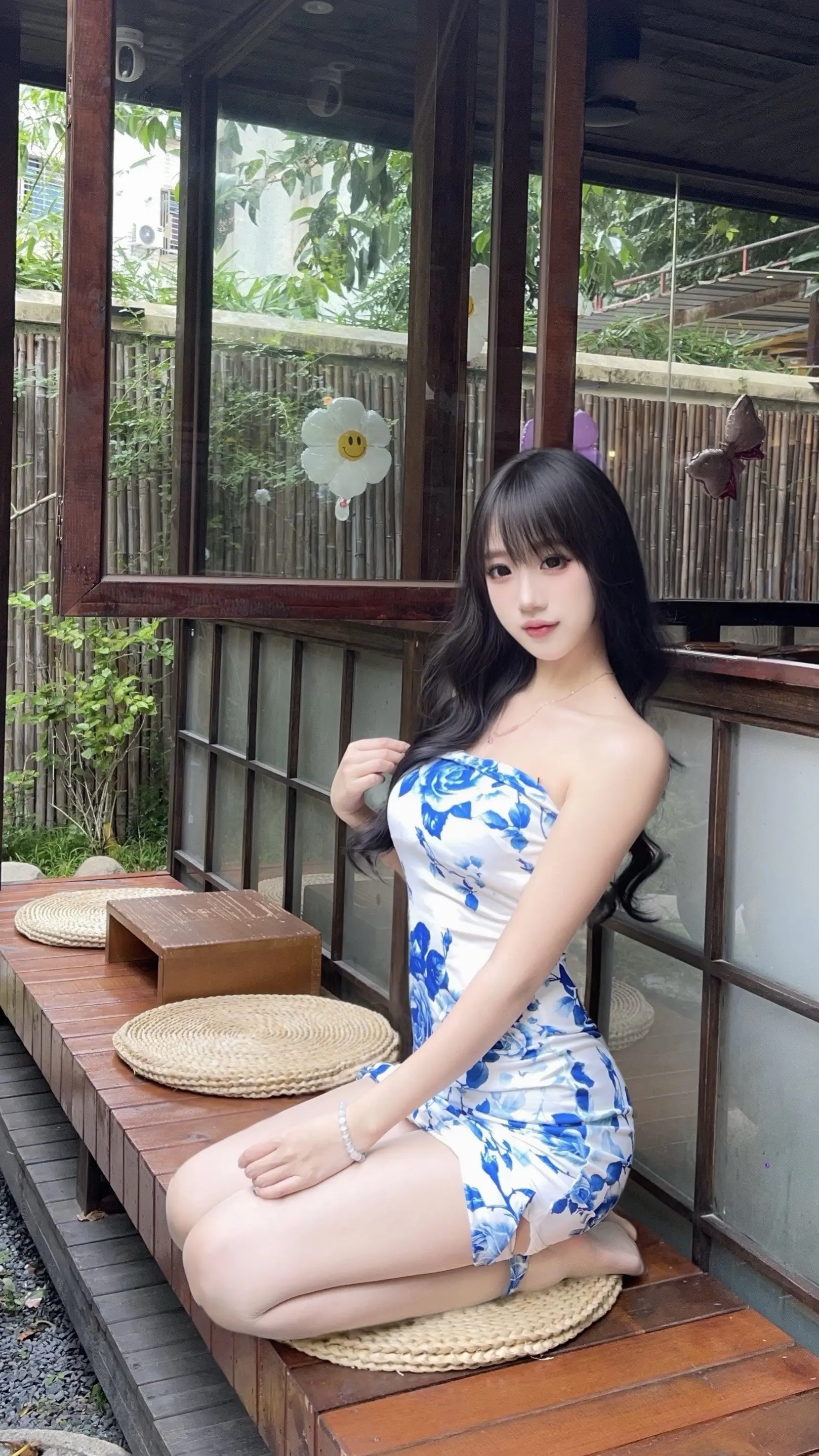 今我妩媚 是春凭栏