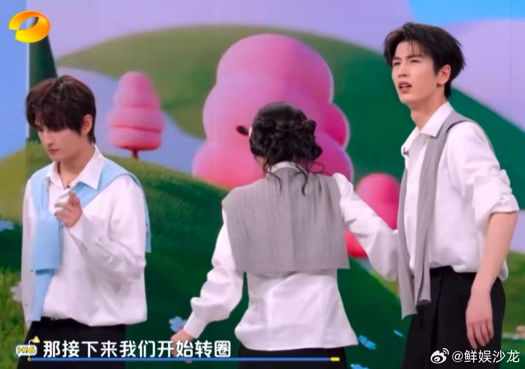 张凌赫田曦薇下意识的牵手你好星期六这种本能反应的牵手手，真的越看越上头，心动值爆