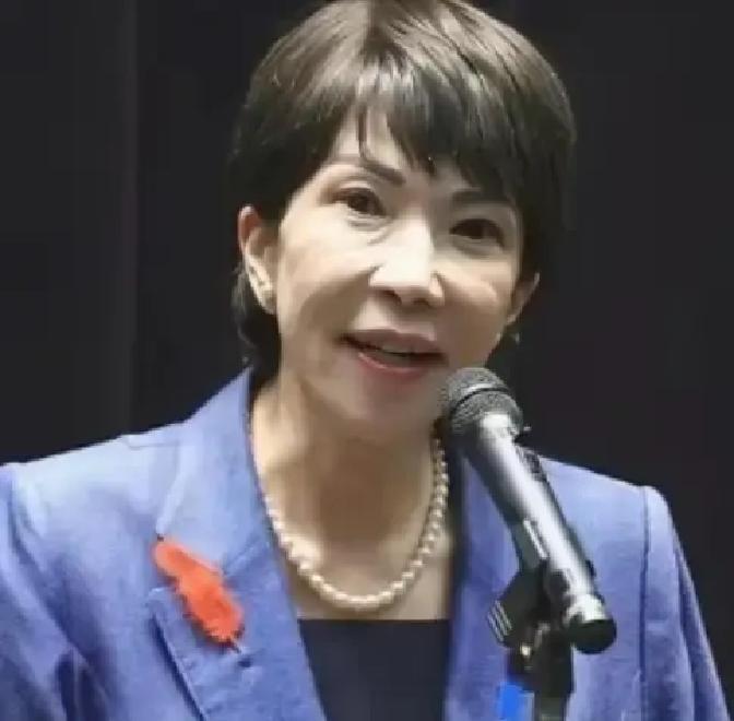 美国频繁介入中日争端，我分析有几点原因。
 
1. 你看美国最近拉着日本搞军事演