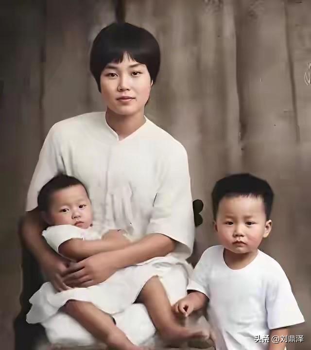 红色记忆：不完整的“全家福”
这张照片拍摄于1924年6月，也是杨开惠与两个儿子