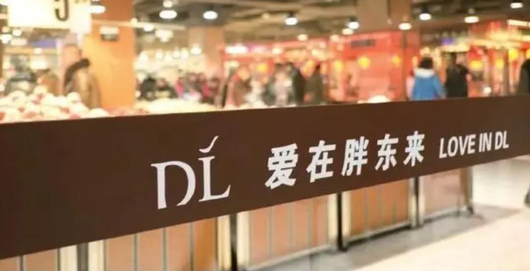 很多人盯着的是：
胖东来每人参观一次2万，
疯了吧？

但这不是针对普通消费者的