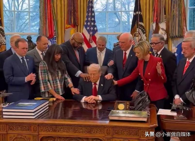 在迷茫和迷失之间，特朗普选择了迷信！

3月5日，美国总统特别助理兼通讯顾问玛戈