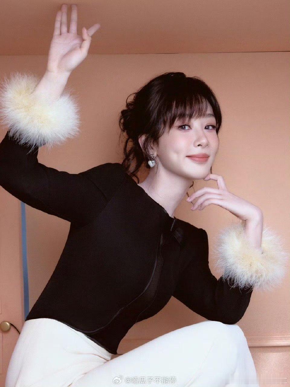 杨紫这组图太美了，少女感和大女主气质融合的很好！