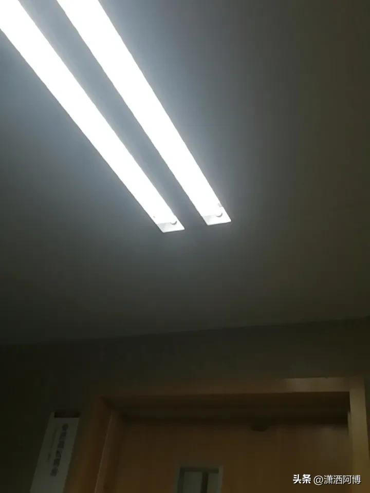 今天我认识了几位朋友，大家一起讨论人生的意义。