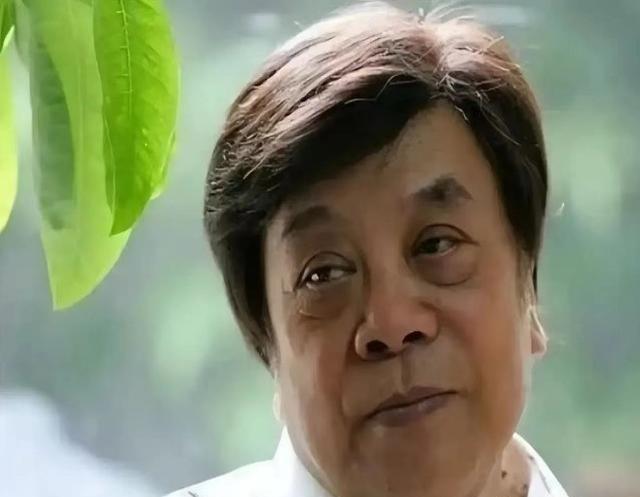 “赵忠祥瞒着妻子与我发生关系多年，并有特殊癖好，令我身心受到严重伤害。”2004