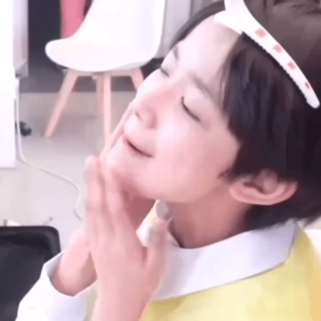 每日吸猪🐽张极一路向海的少年