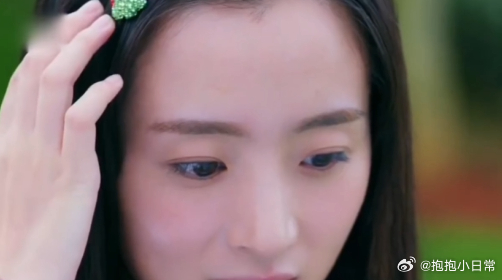 芒果还是不肯放过这个草莓发卡 芒果是懂情怀的！中国新声代唱起《冲动》，草莓发卡一