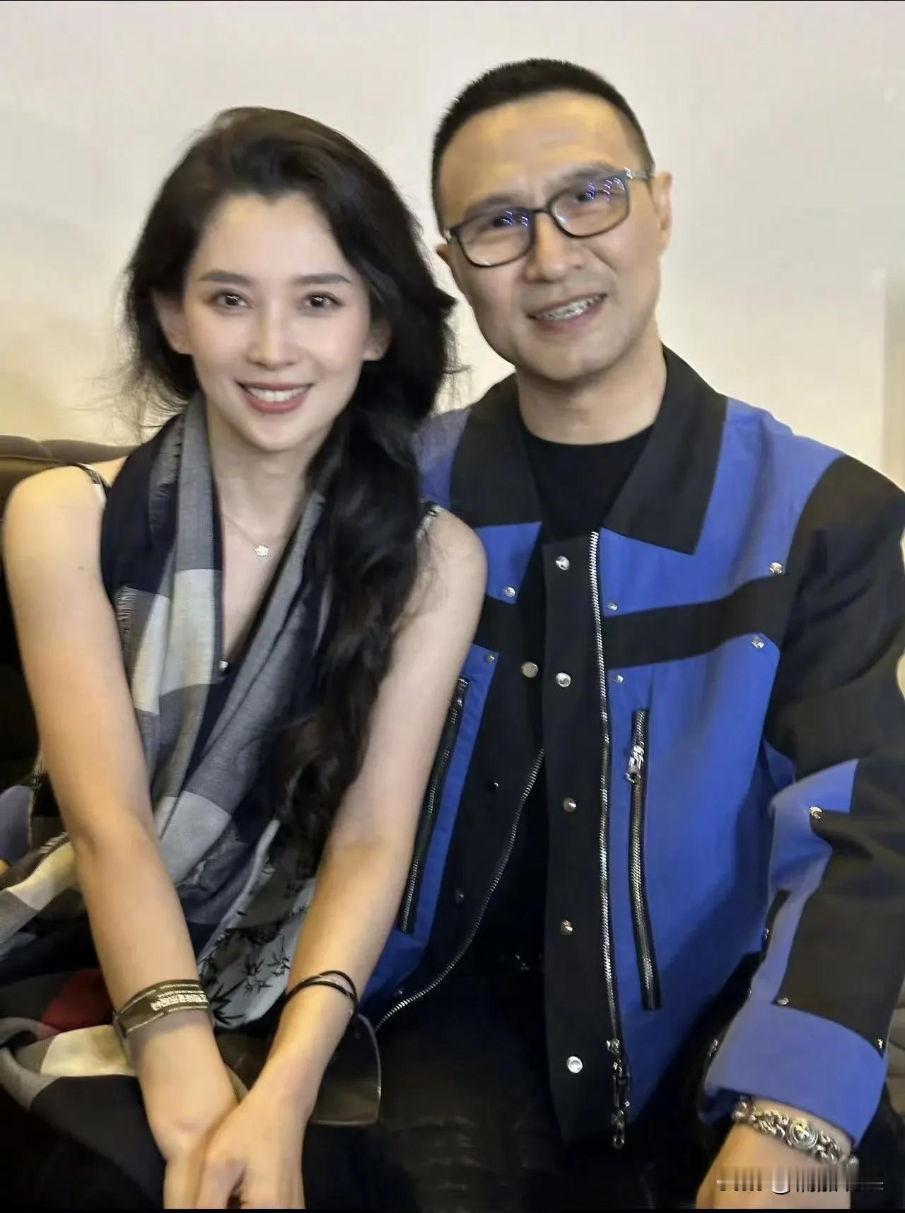哇塞！现在的汪峰真的是被森林北拿捏的死死的啊！
汪峰和宁静在综艺中牵手，被说成了