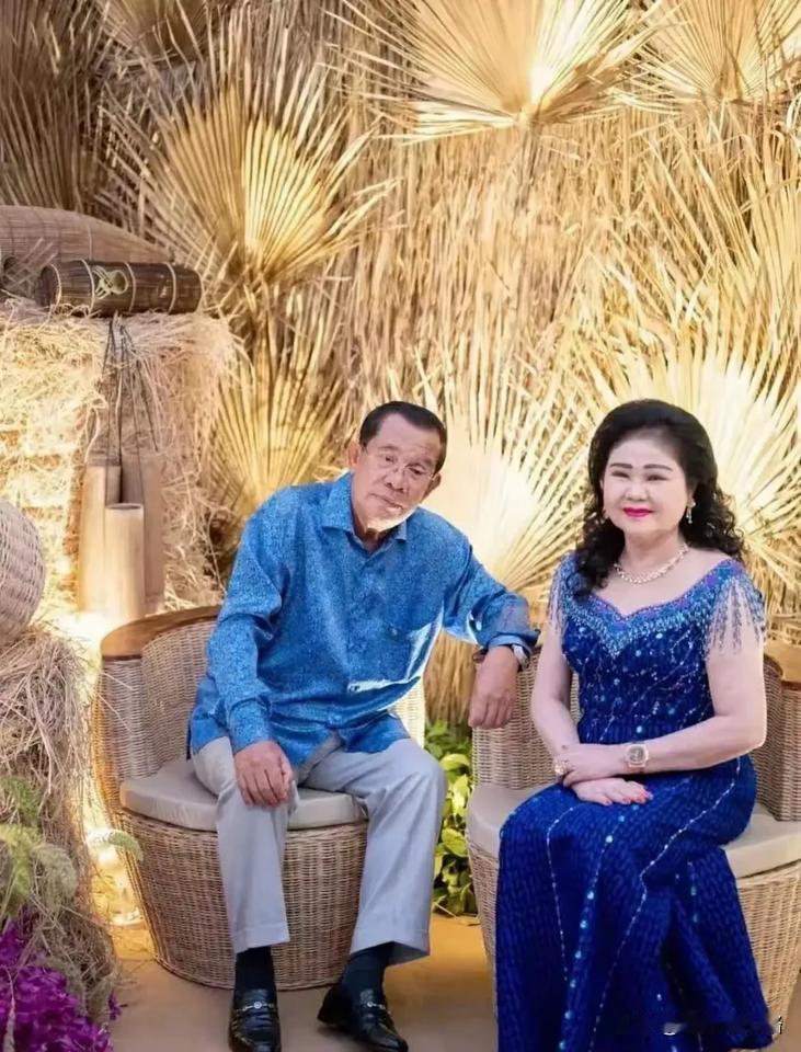 洪森太太文拉妮亲王虽然发胖了，但是笑容可掬，像个无锡大阿福一样可爱，网友还夸她是