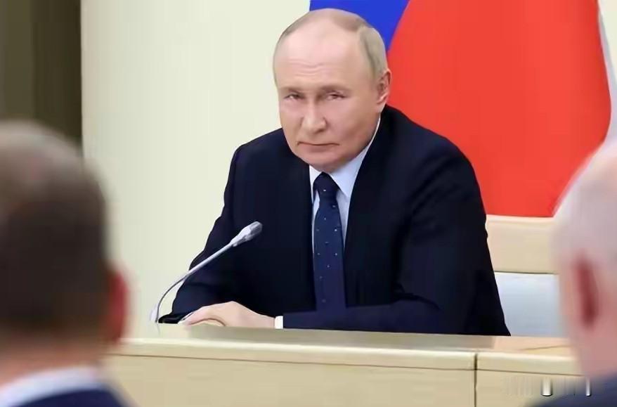 俄罗斯总统普京说，外交部长拉夫罗夫“失宠”的传闻是胡说八道。普京在回答记者提问时