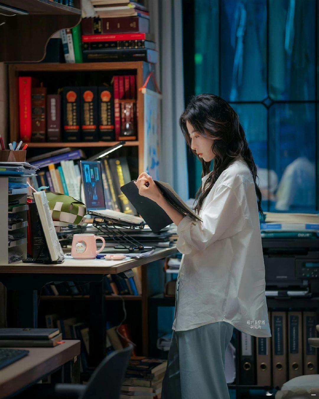 #田曦薇周雨彤敌蜜变闺蜜# 田曦薇和周雨彤在剧中的转变很自然，她们的闺蜜情让人羡