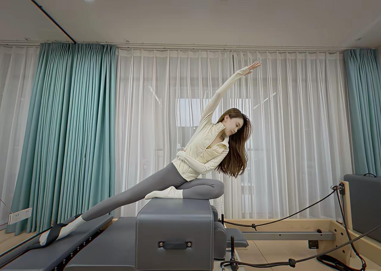 优雅伸展，尽享瑜伽之美！当发现有间谍你会报警吗 你见过最清纯的姑娘是谁