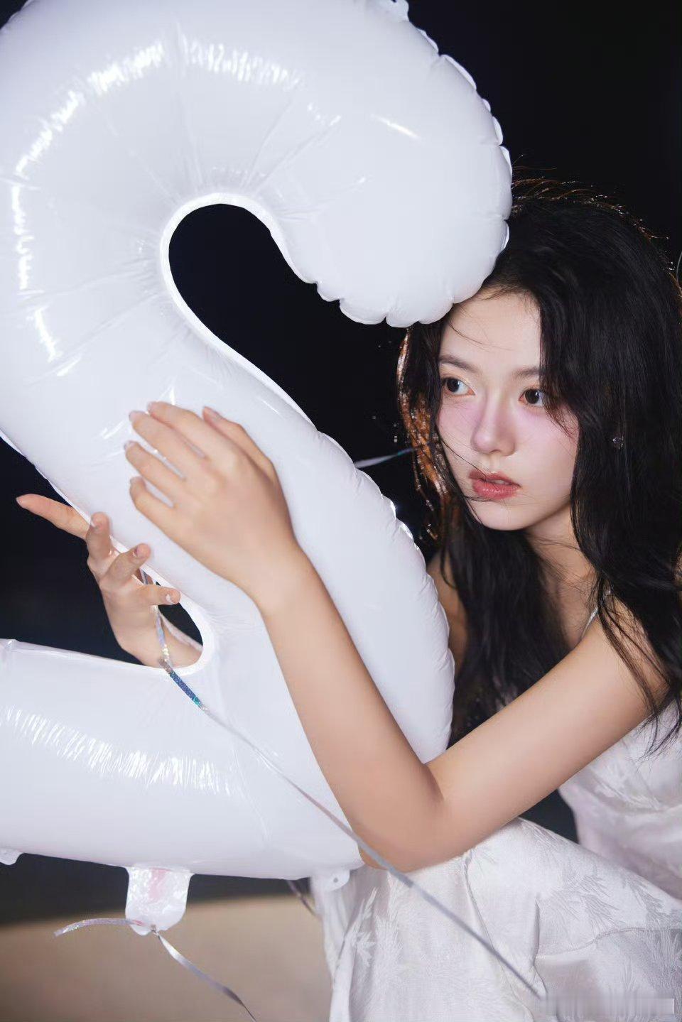 赵今麦最新生日写真[哇][哇][哇]好嫩啊 可别被男粉看到了 ​​​