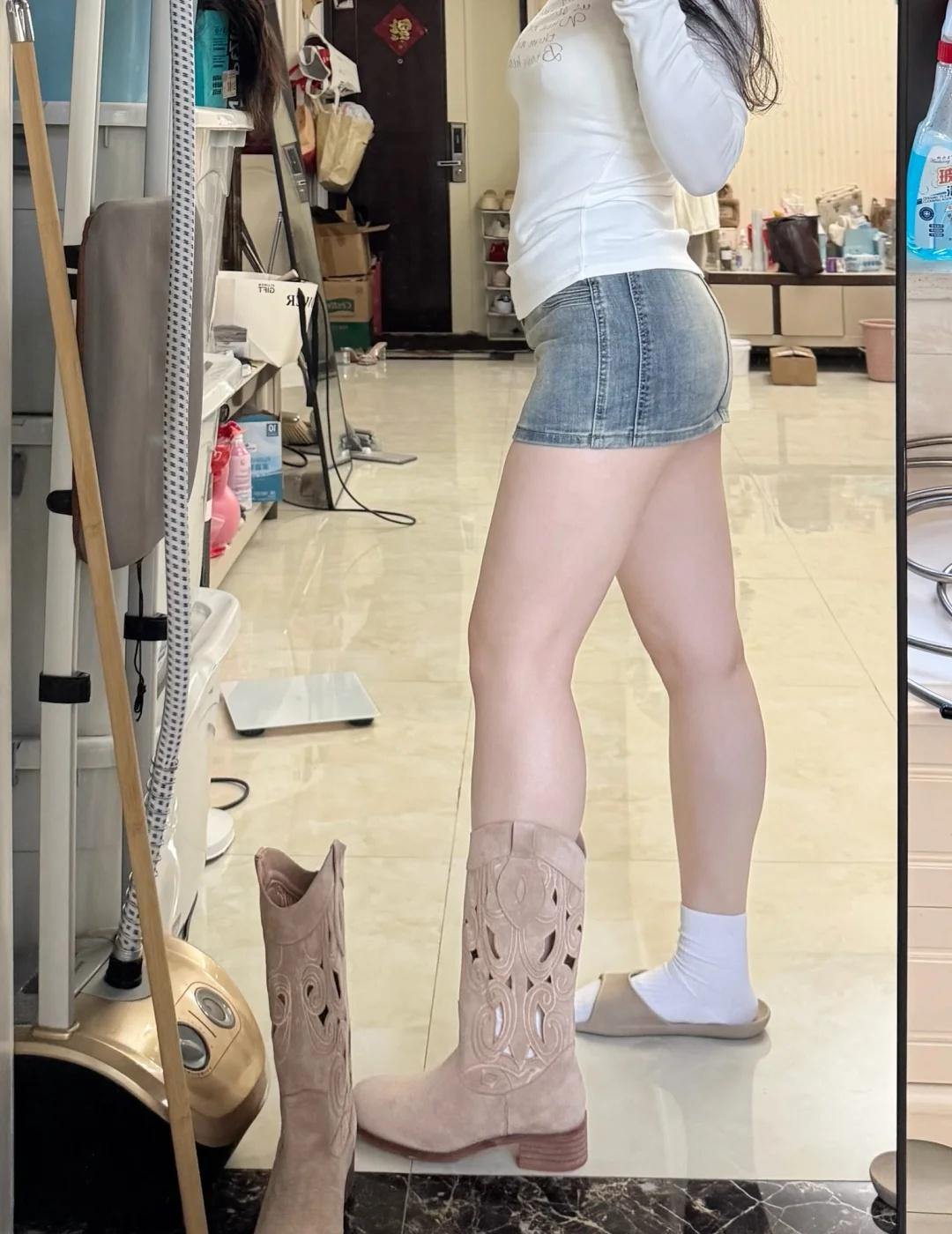 姐妹们我听劝‼️新疆旅行穿这种靴子合适吗？！
总算找到双适合我们小粗腿穿的西部靴