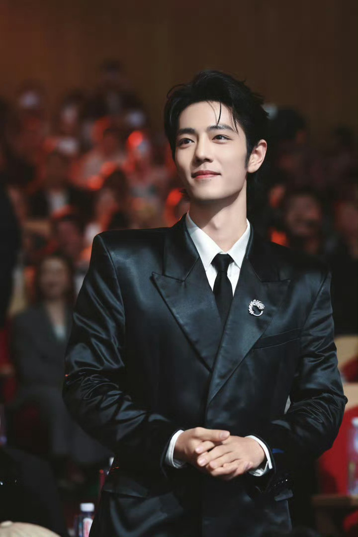 ━━━━❥ღ❤️ღ♡ℒℴvℯ♡x.众生皆苦，只有你是草莓味的。﻿肖战顺顺利利 x
