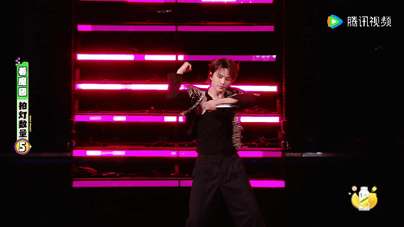 王子浩不愧是张艺兴选出来的人魔力歌先生 他一跳舞，你就知道是谁带出来的。卡点的精