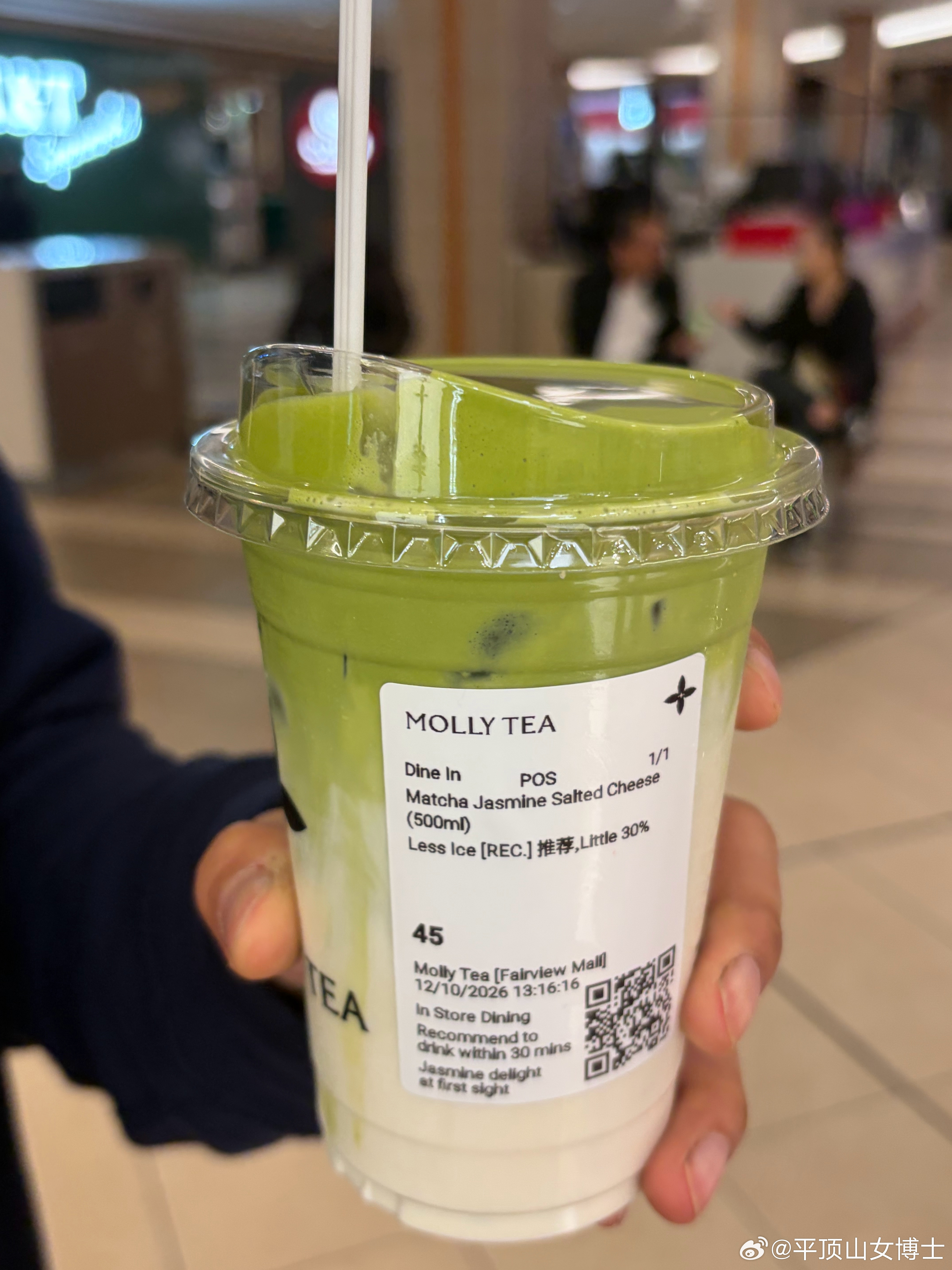 一杯茉莉奶白10刀（rmb 50元），我心想我倒要尝尝看你是个什么货色！一入口不