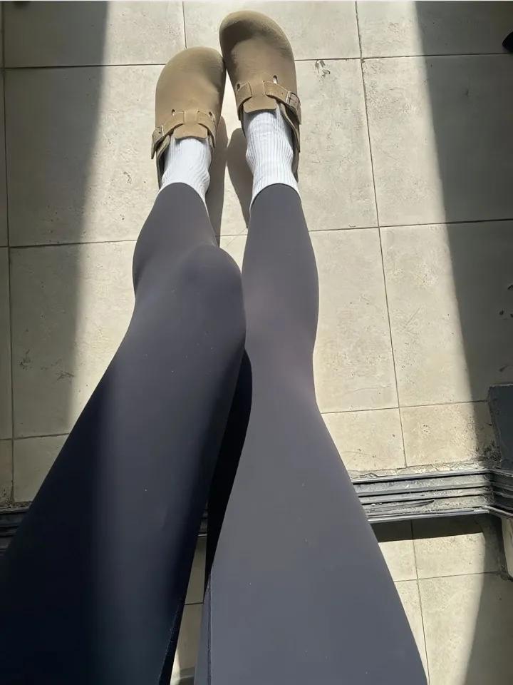 救命！这leggings的轻性感直戳心巴～ 哑光面料裹出流畅腿线，自带隐形修容效