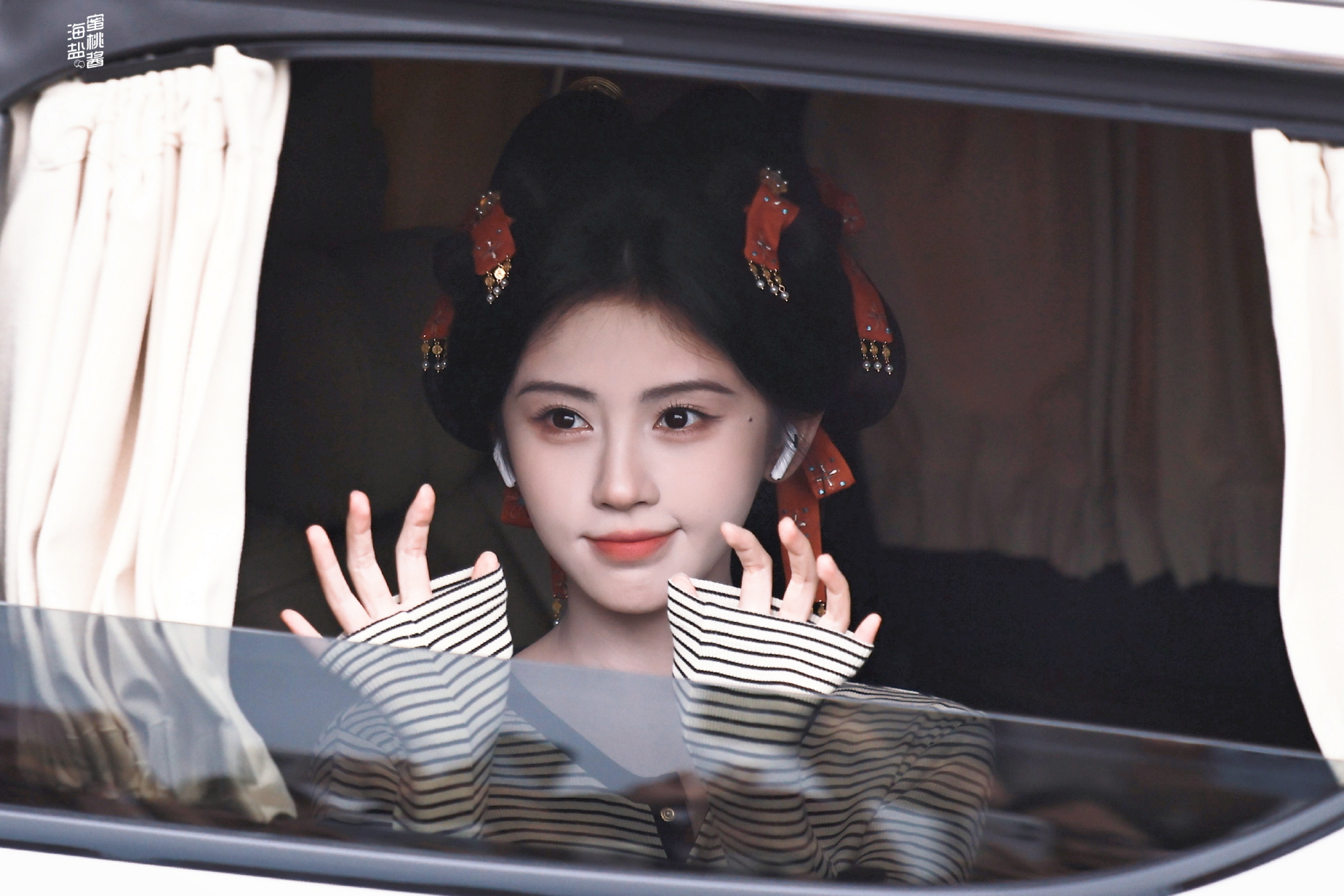 鞠婧祎苏绿夏 jjy鞠婧祎万花世界 就像玫瑰是浪漫的代名词 你始终是我的首选