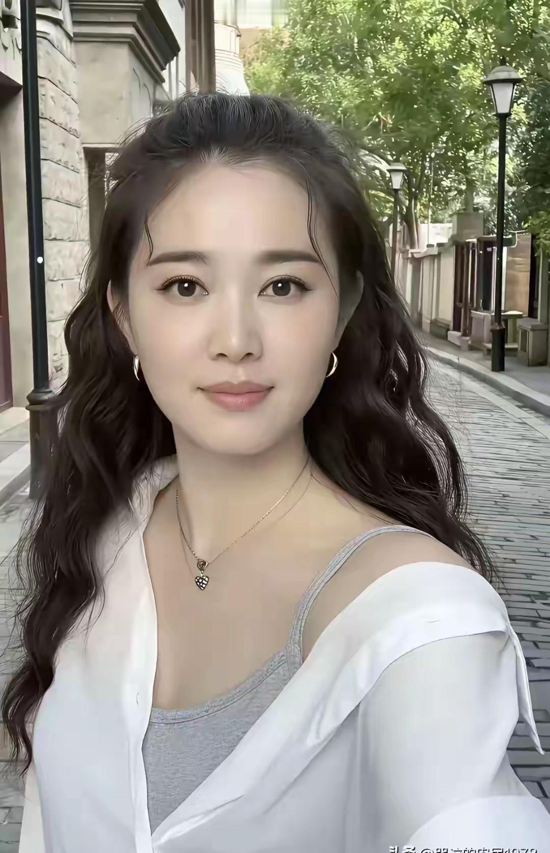 “三晴两雨”的床，说塌就塌。
北京一对34岁IT夫妻，去年一整年亲密次数降到3