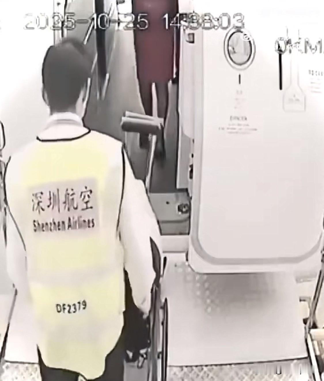 郑智化事件的的标签“台湾、歌手、残疾人、旅客”，这里面重要的关注的标签是“残疾人