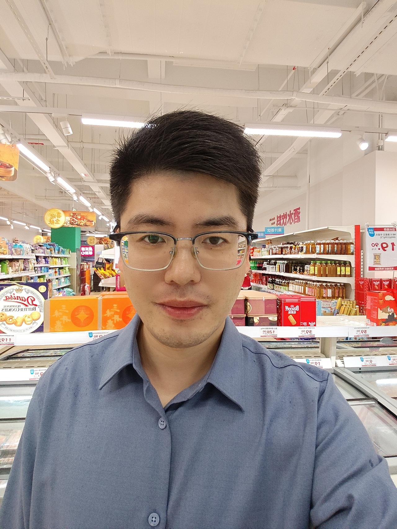 今天女朋友说她不开心，心里堵得慌
我问她怎么了
她说感觉我们俩有隔阂
每天只是表