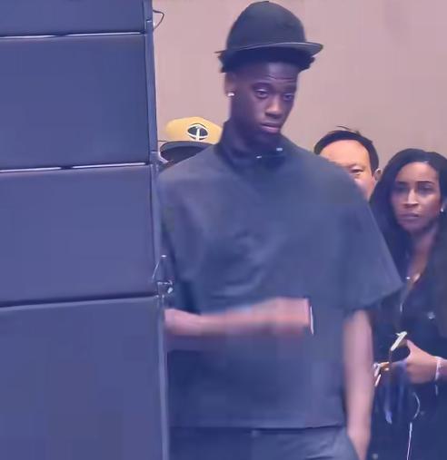 新科NBA状元迪班萨刚到上海就飘了？据说，上一站还扮亲民人设，结果转头威胁主办方