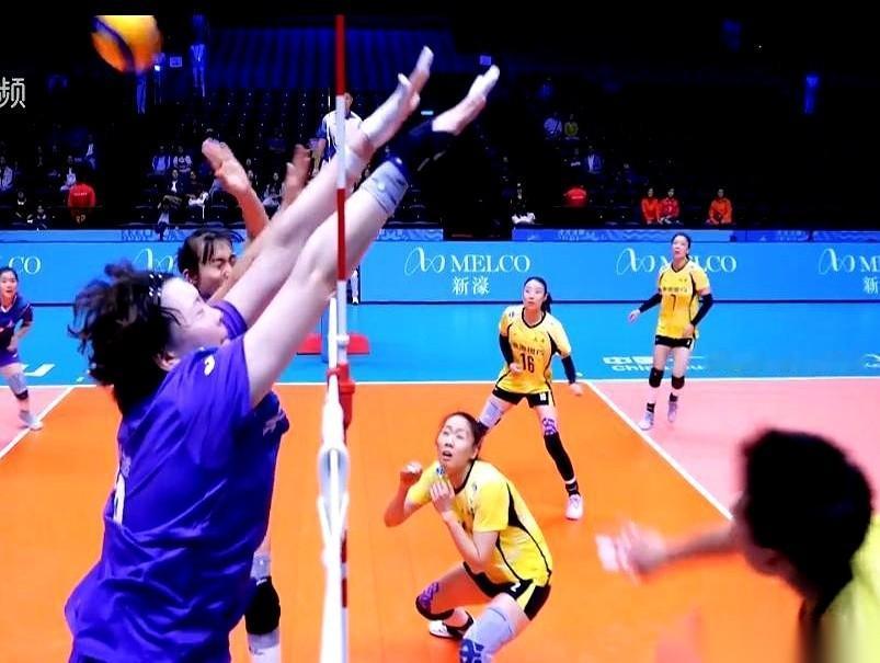 李盈莹哭了。
就因为一个关键分没打下来，天津队自己的王牌，咱们的国手啊，眼泪直接