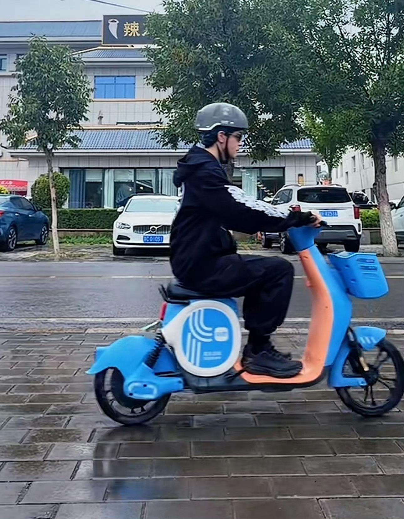 骑上我心爱的小摩托 ​​​