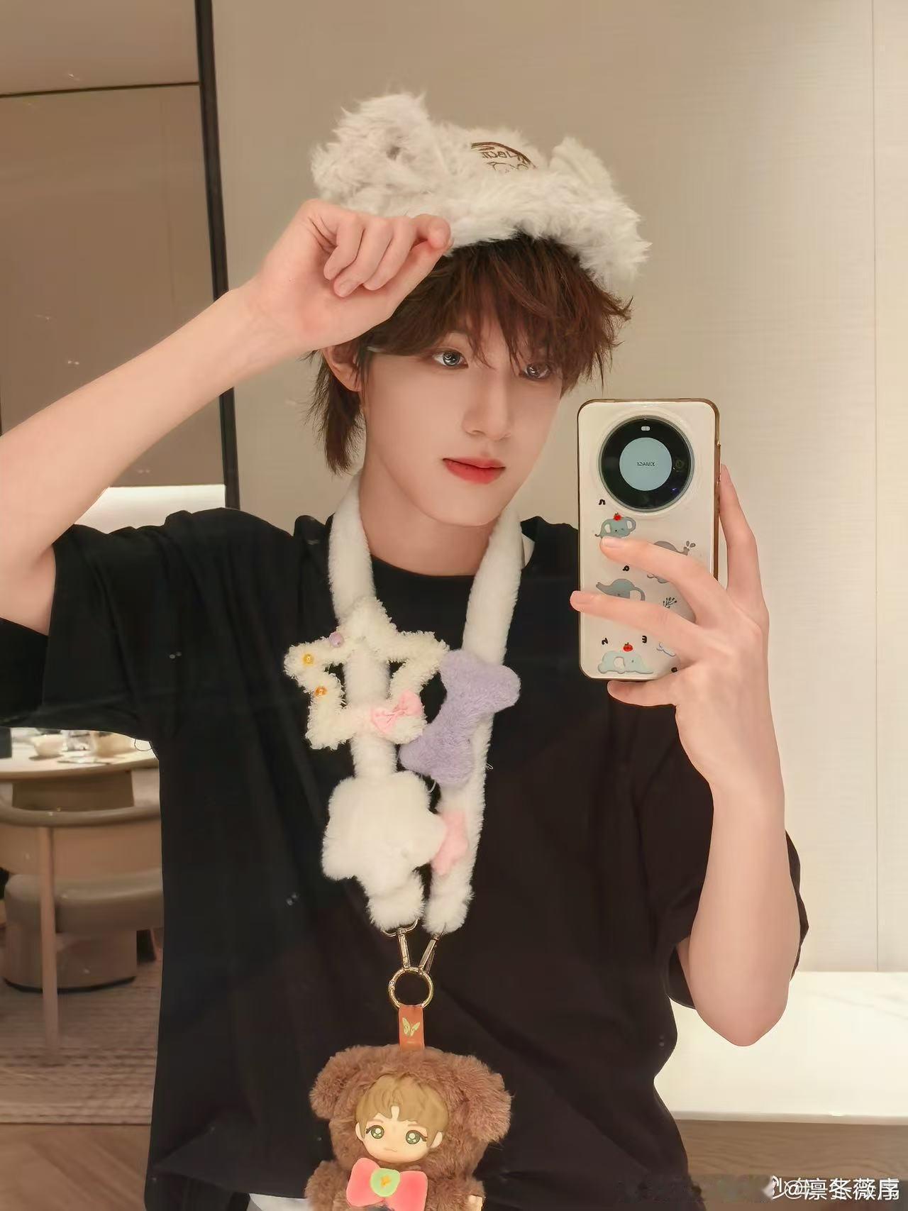 张泽禹获大舌头原唱吴克群点赞 这是什么梦幻联动，张泽禹翻唱《大舌头》的舞台太有梗