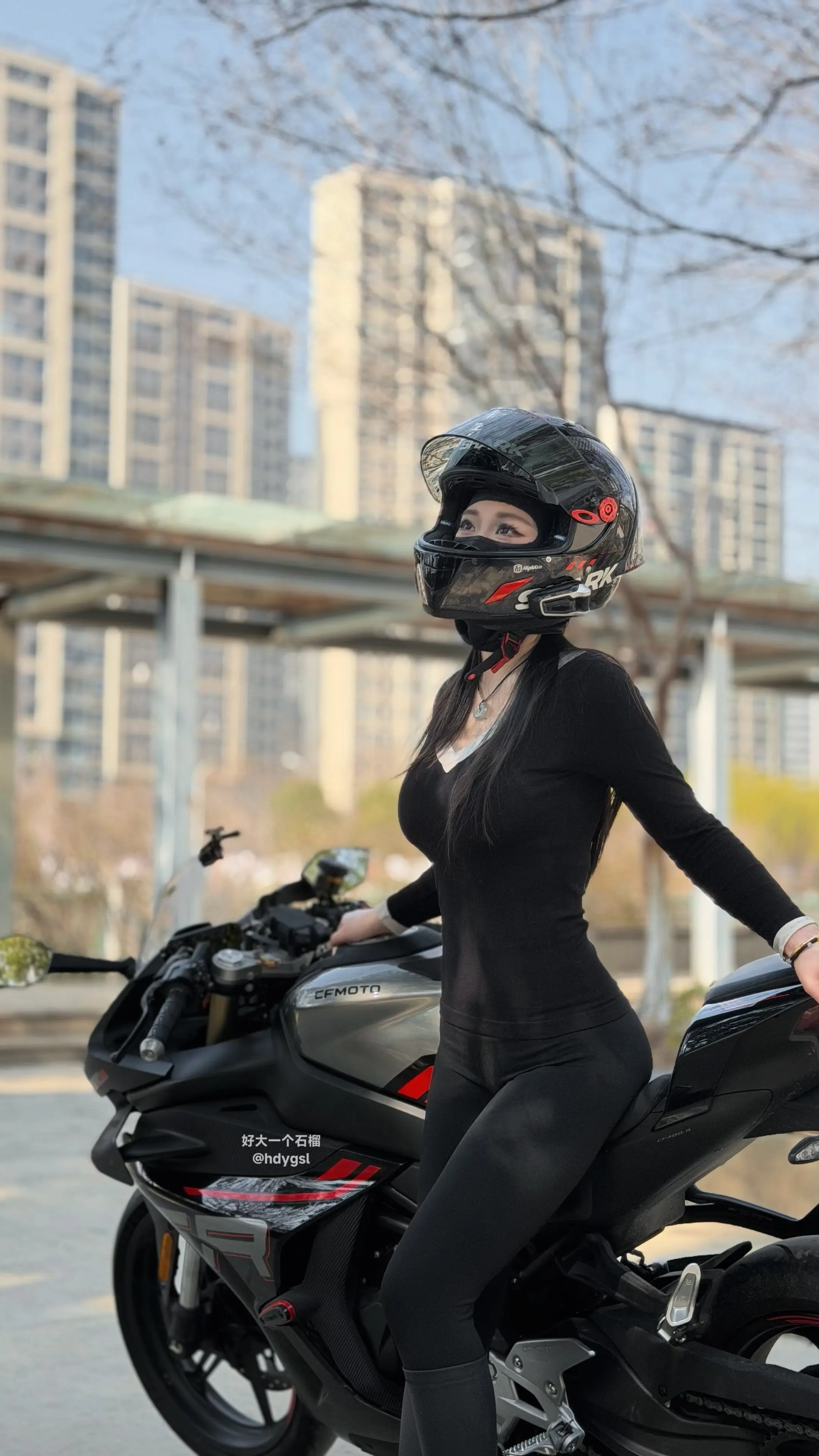 周末晴天十二点半。