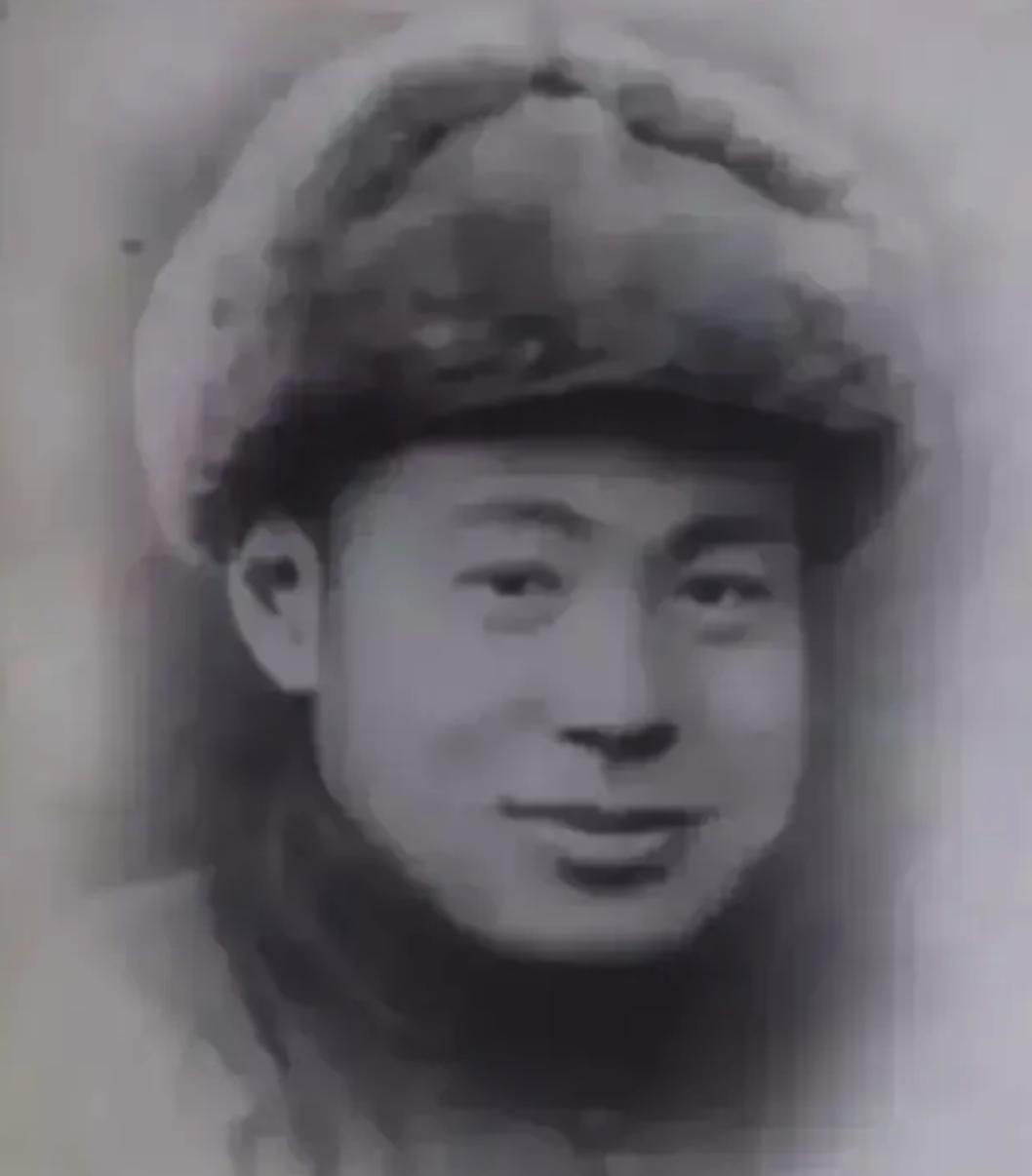 1938年，小贩见日军就哈腰挨踹还赔笑，百姓恨透了他。谁料一年后日本中将毙命，他