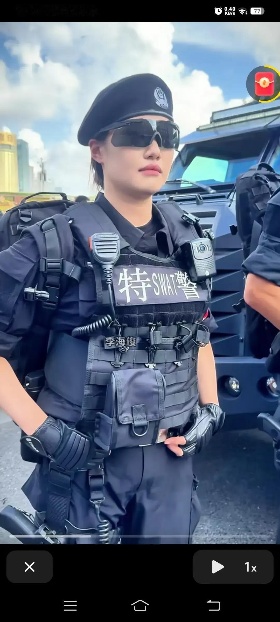 看看这国庆期间，上海外滩执勤的特警，有小姐姐执勤，有大哥哥执勤，小姐姐执勤巡逻，