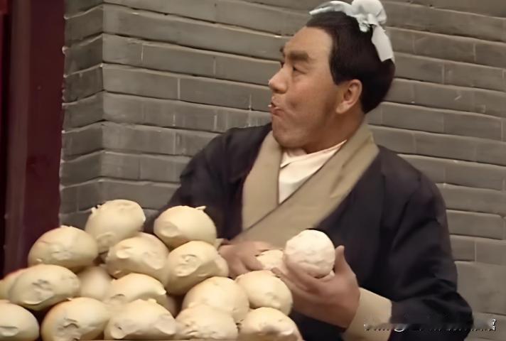 真佩服猪八戒，不吃菜不喝汤，干吃馒头，居然能吃一筐，真好养活[赞][赞][赞]