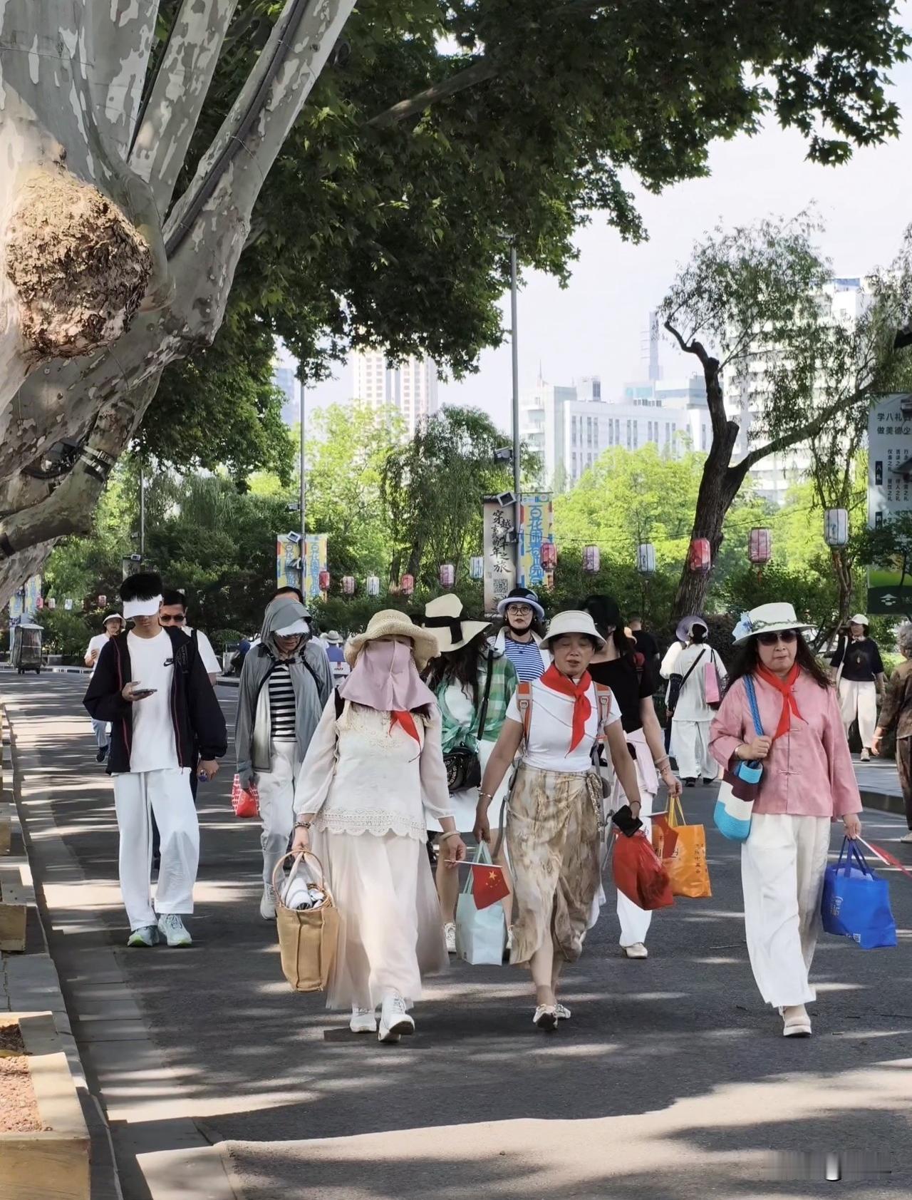 一边过六一，一边拿着退休金，才是最快乐的时光