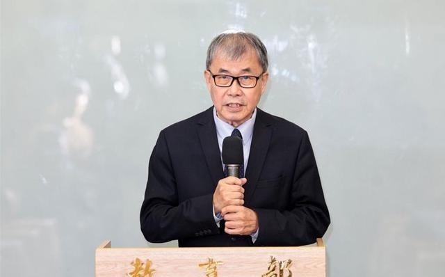 见过厚脸皮的，没见过这么厚脸皮的！前脚郑英耀被国台办列为“台独”顽固分子，后脚就