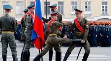 俄罗斯已经被西方国家孤立了吗？说实在话，真正的孤立，没有哪个国家能和中国比。中国