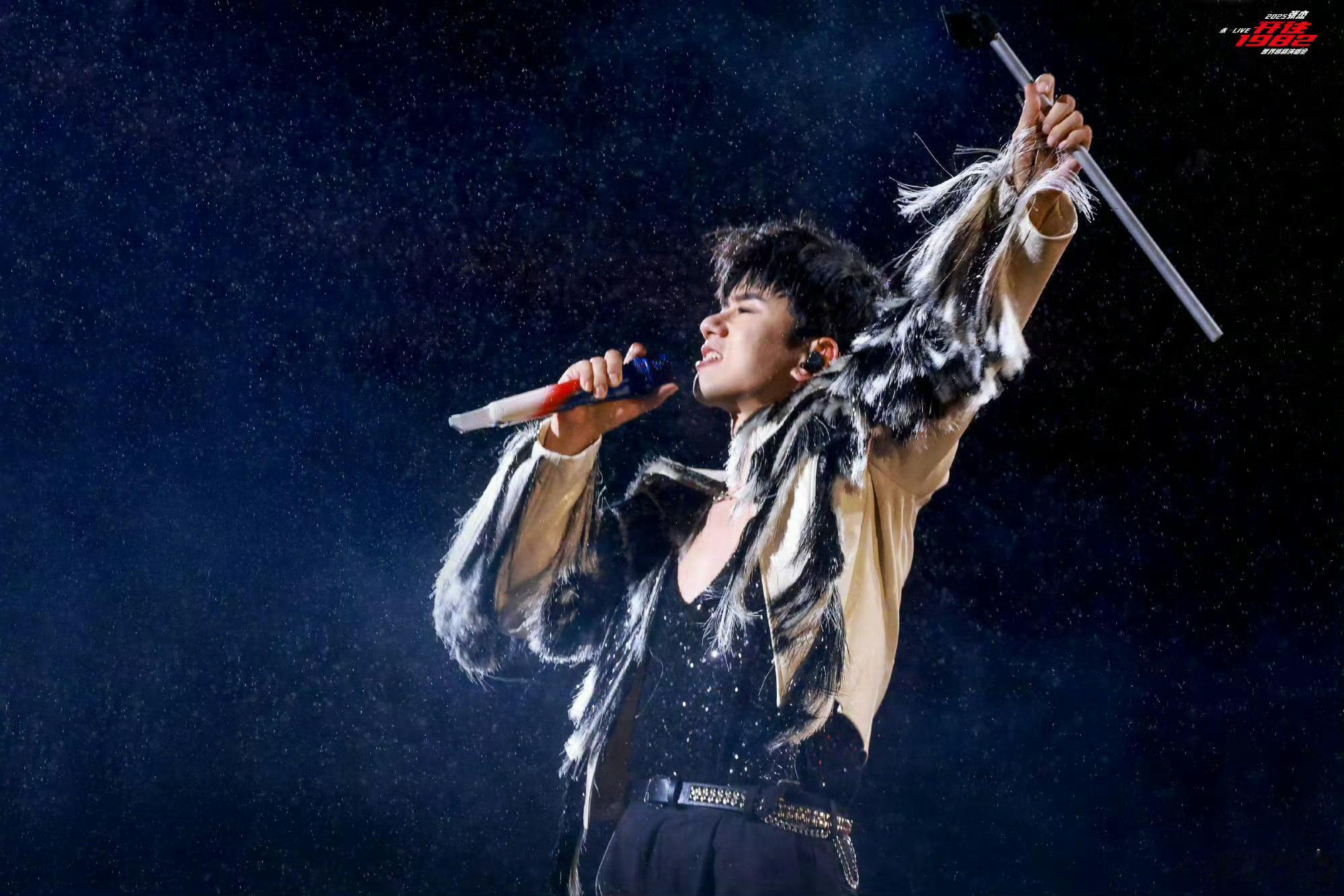 张杰鸟巢演唱会审批通过张杰鸟巢演唱会审批通过，共12场！又能看到杰哥的舞台啦，就