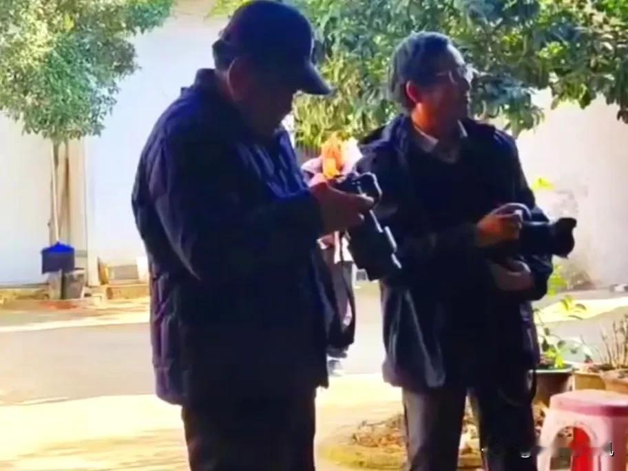 2024年12 月 18 日，有幸陪同商城县九十高龄的国家级摄影师丰子西老先生、