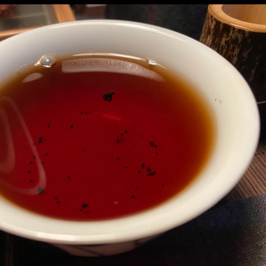 喝茶，最高境界与茶无关，与茶器无关，但凡能喝出松弛感，就是高手；喝不出松弛感，喝