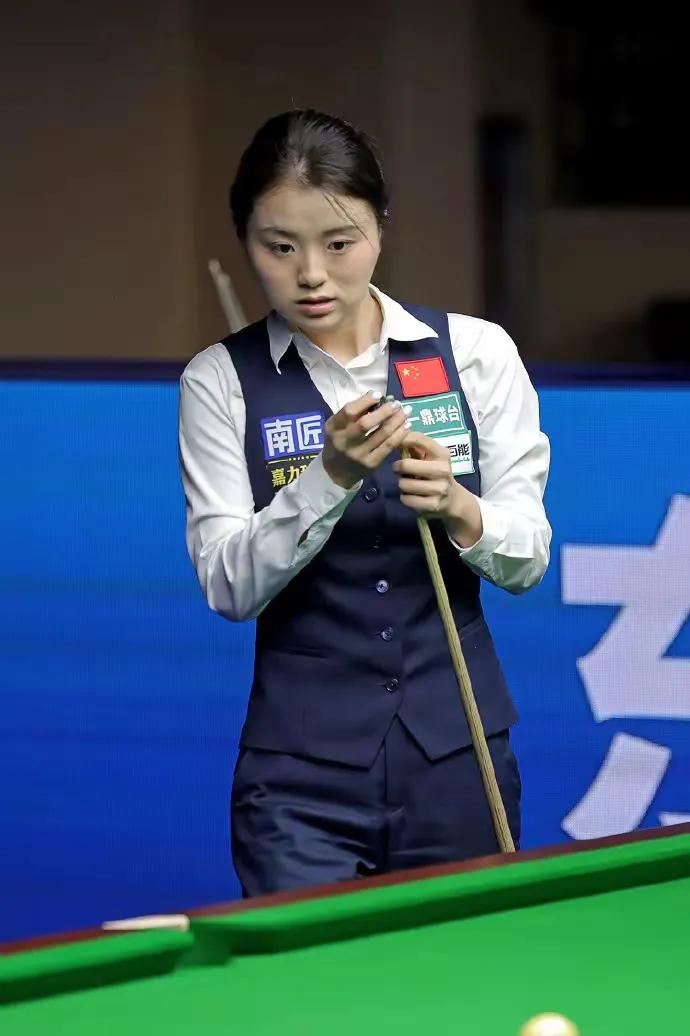 英国公开赛资格赛今日战报，6名中国球员出战，只有女将白雨露晋级。

白雨露4-2