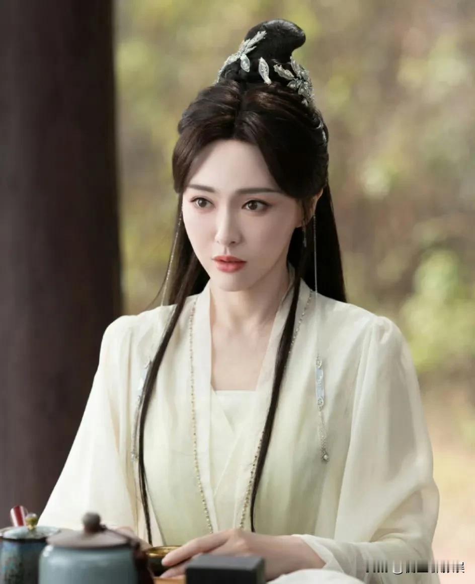 杨幂和刘诗诗的《狐妖》被全网嘲，赵丽颖的《与凤行》热播，唐嫣的《念无双》开播被全