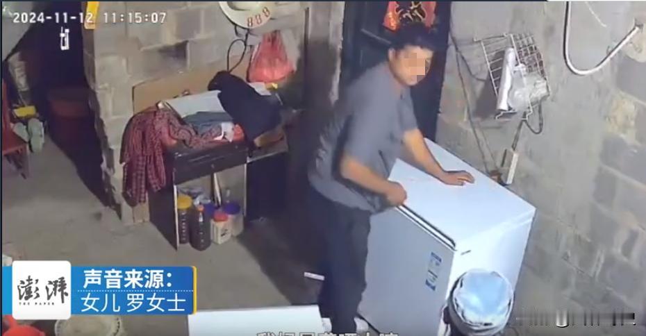 11月12日，女子给聋哑妈妈买冰箱，快递员注意到妈妈是聋哑人，给妈妈比划“放置一