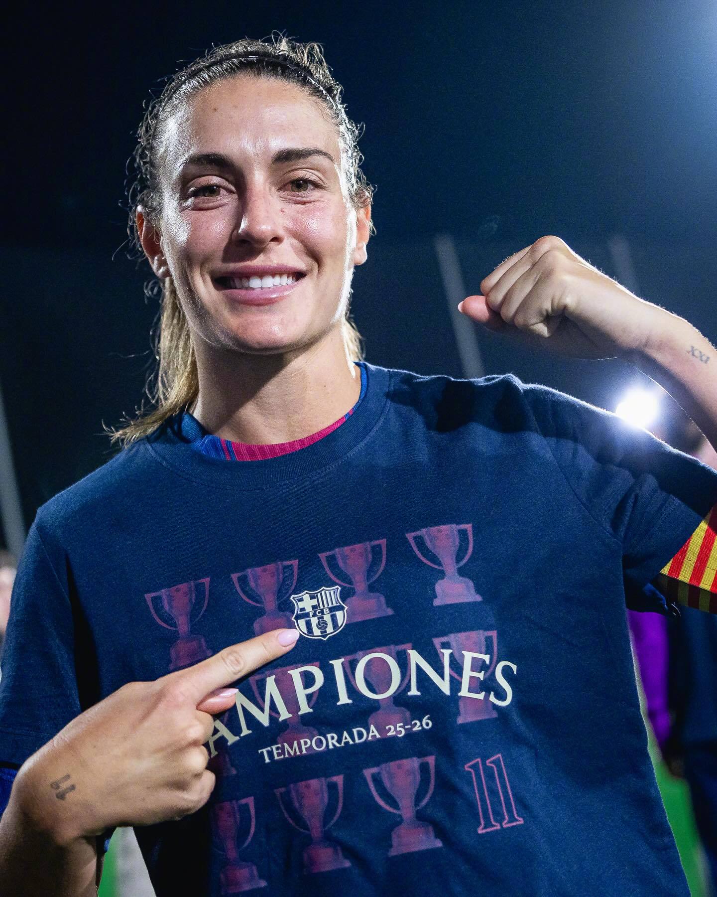 红蓝倩影 💜队史第十一做冠军奖杯，欧洲女足联赛第二长连贯冠纪录，第六次在进球过