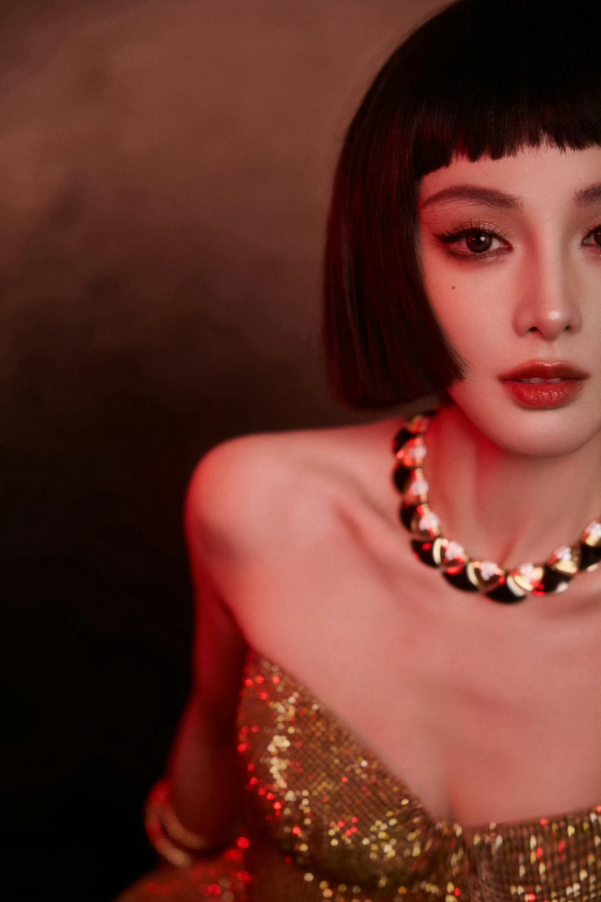 彭小苒从这抹鎏金夜色开始书写。2025国剧盛典 