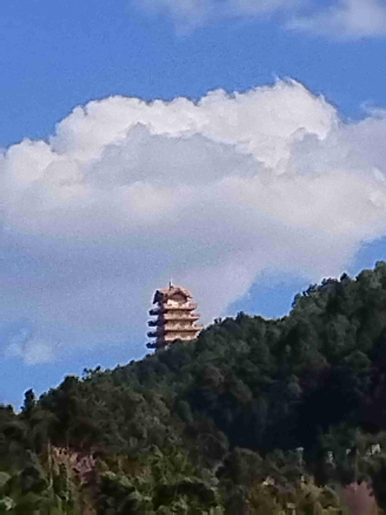 带定位晒今日生活 
我的今日状态：😁轻松愉悦
我这儿的天气：☀️晴天
在这晴朗