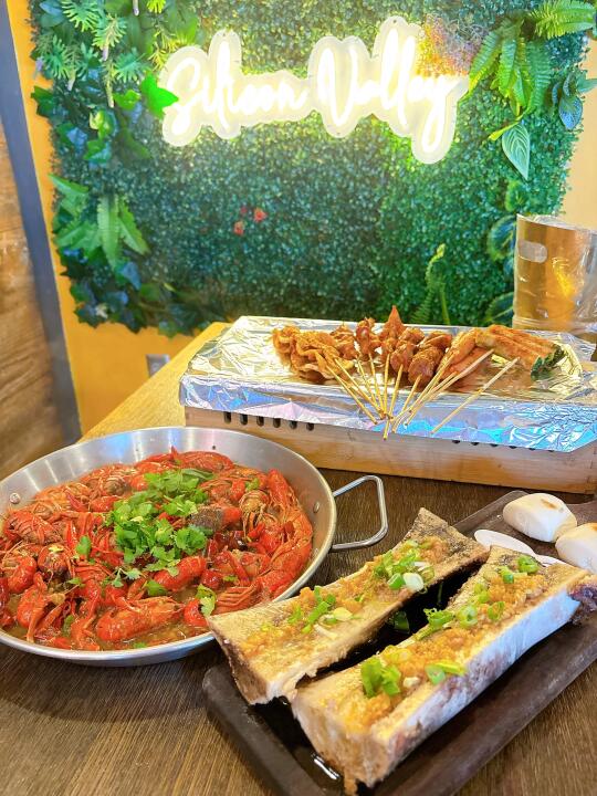 湾区比脸还大的9.9🔪小龙虾！牛骨髓烤串满足