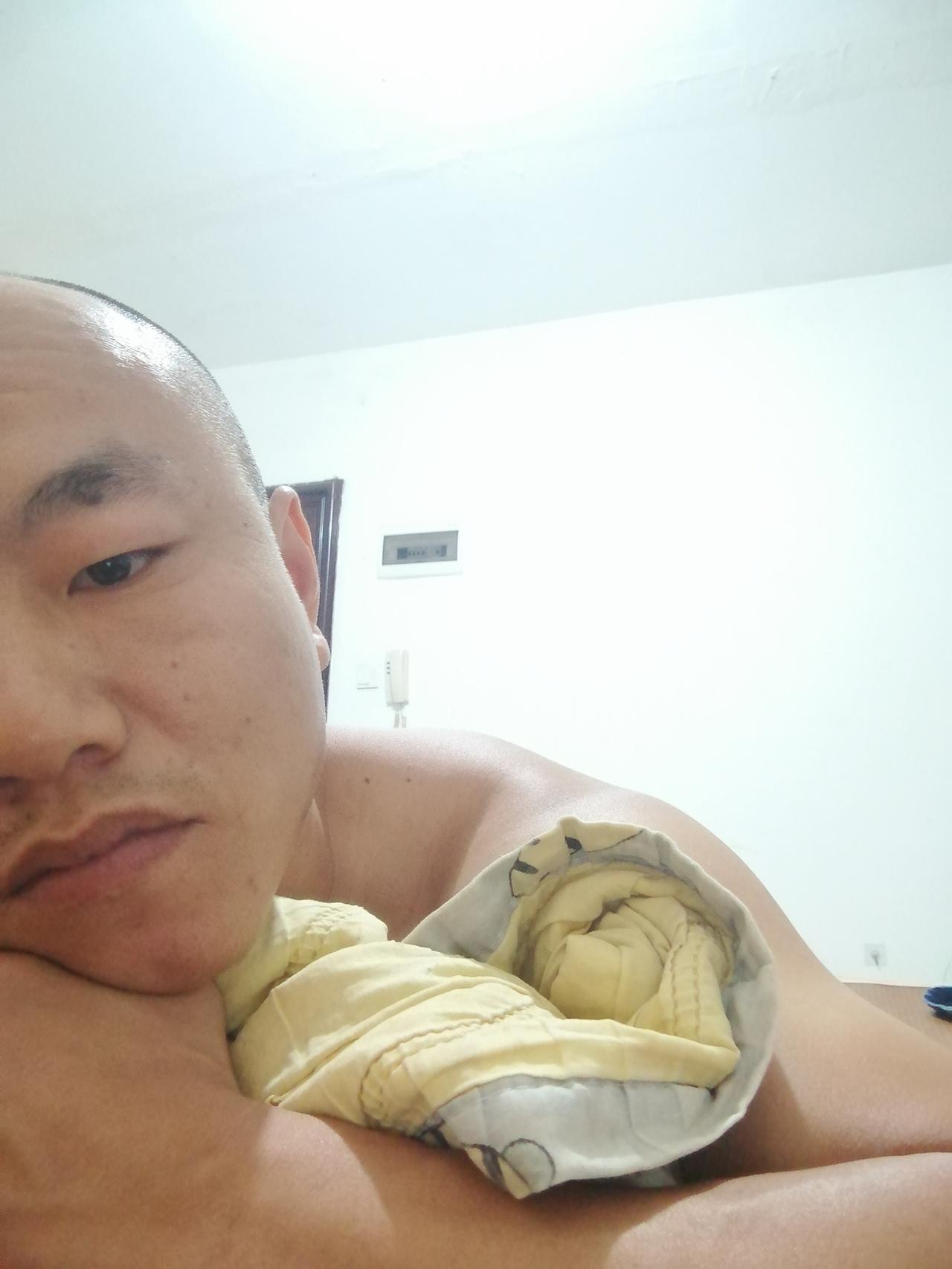大家好。我是星仔，无聊，继续讲以前的经历，06年读到初二，没钱读书，父亲借了20