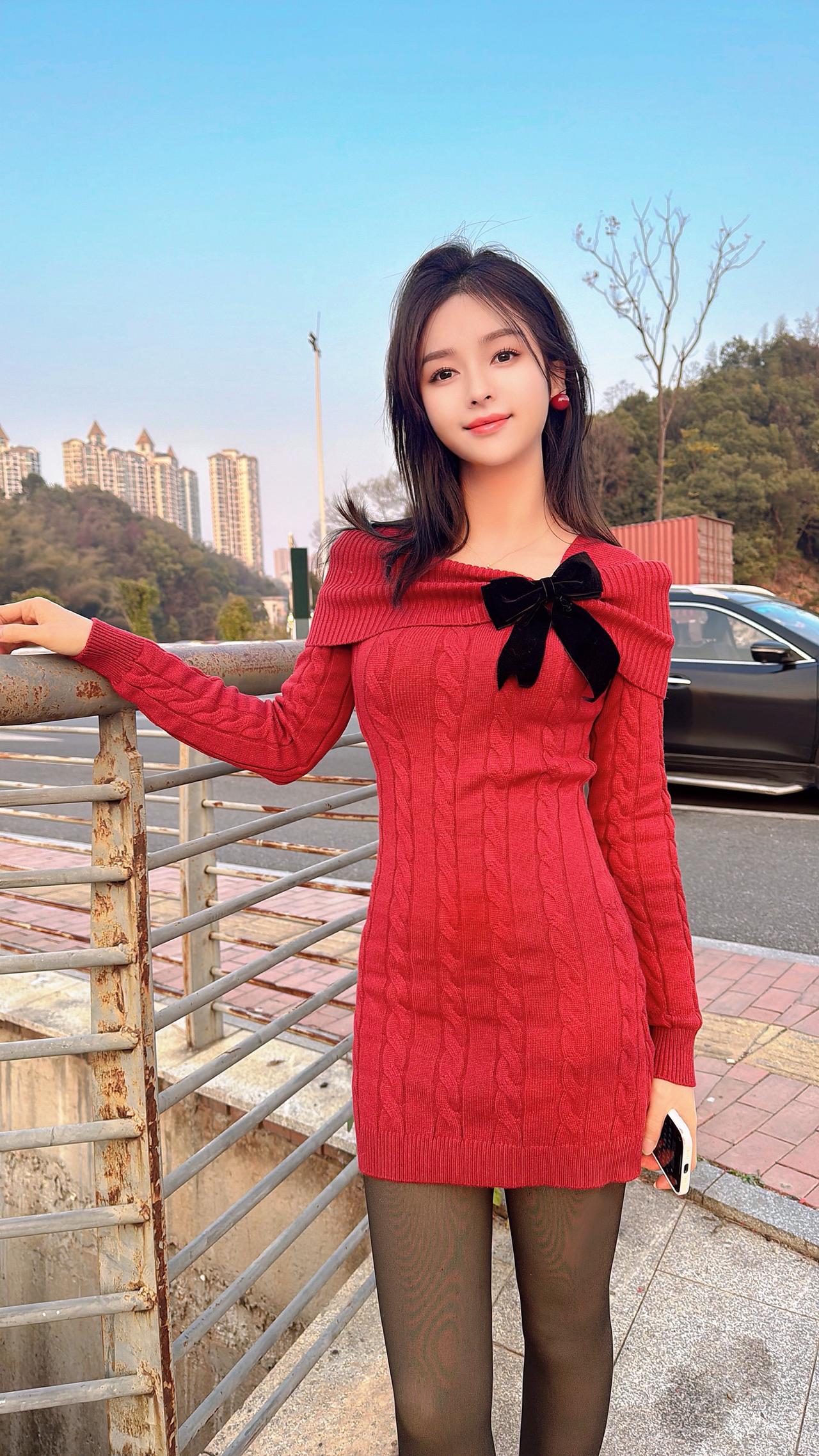 这一生，没有那么多的两情相悦和久别重逢，多的是，爱而不得和再也无法重头来过，所以