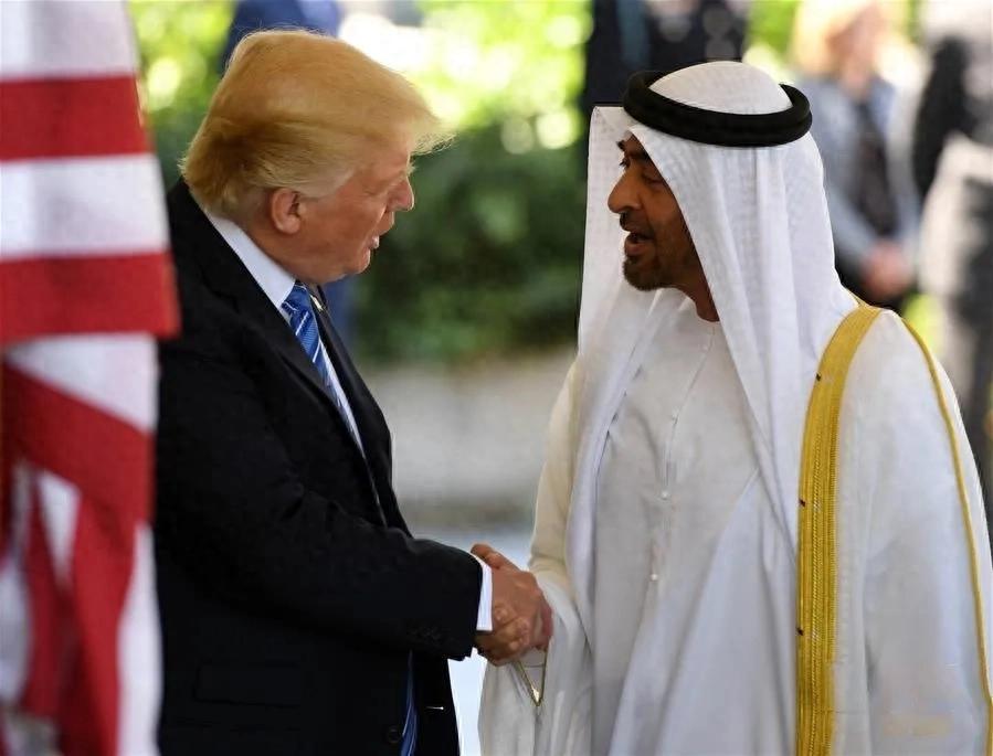 终于出大消息了。 中东那边打得正凶，阿联酋却突然宣布，坚持要给美国投1.4万亿美